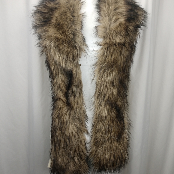 Guess sweater vest trimmed with faux fur - Picture 1 of 11